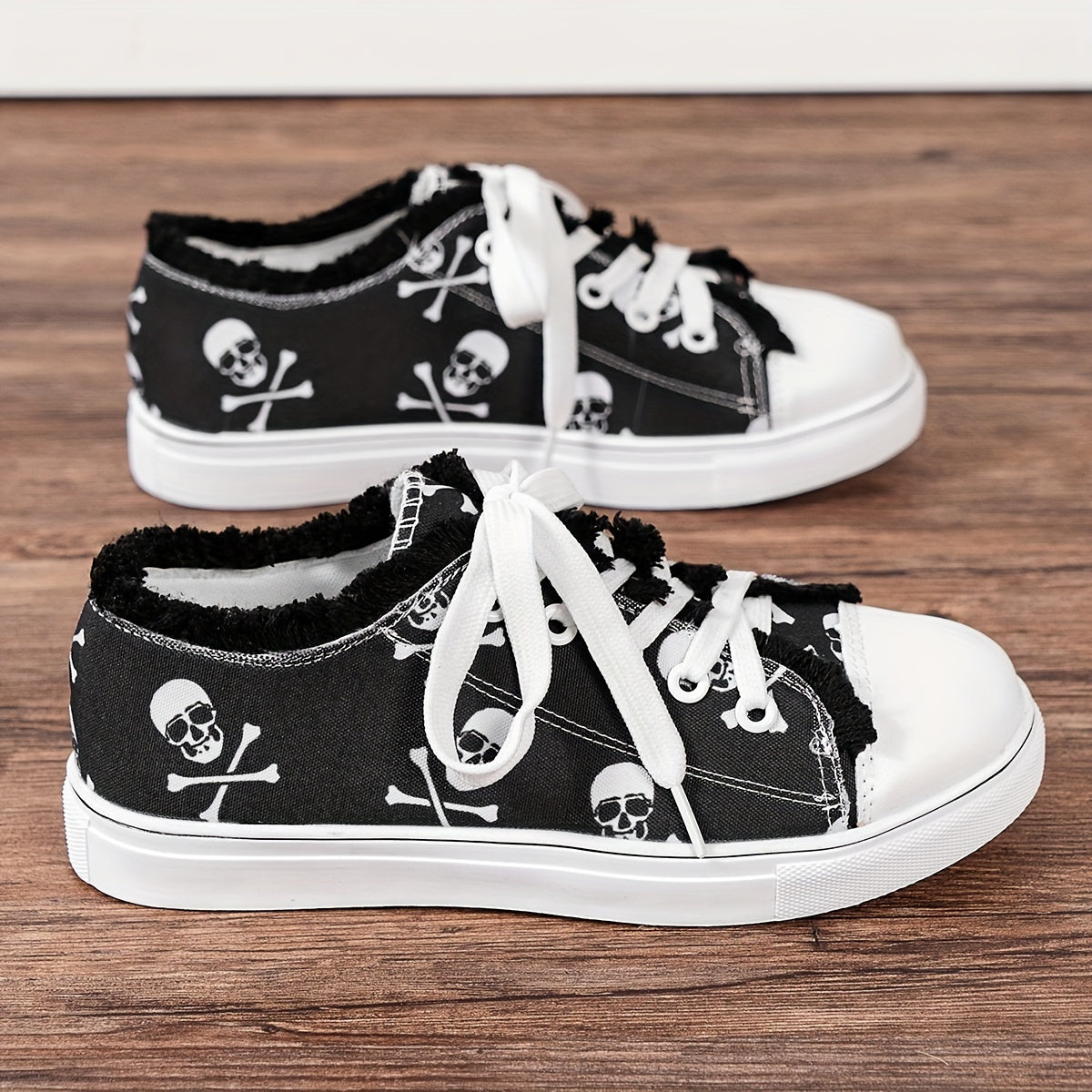 Women's Skull Pattern Canvas Shoes, Casual Lace Up Low Top Shoes, Lightweight Outdoor Halloween Sneakers